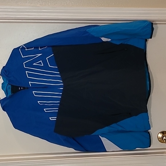 American Eagle Outfitters Jackets & Blazers - Wind breaker